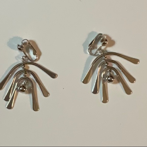 Avon Windchimes 1972 Silver Toned Metal Clip On Earrings Vintage Artistic - Picture 14 of 14